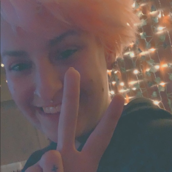 Meet your Posher, Hayley - Picture 1 of 1